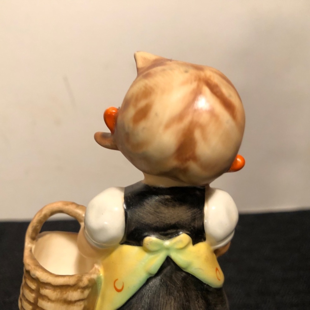 Vintage Goebel Hummel Figurine: Sister - Picture 4 of 11